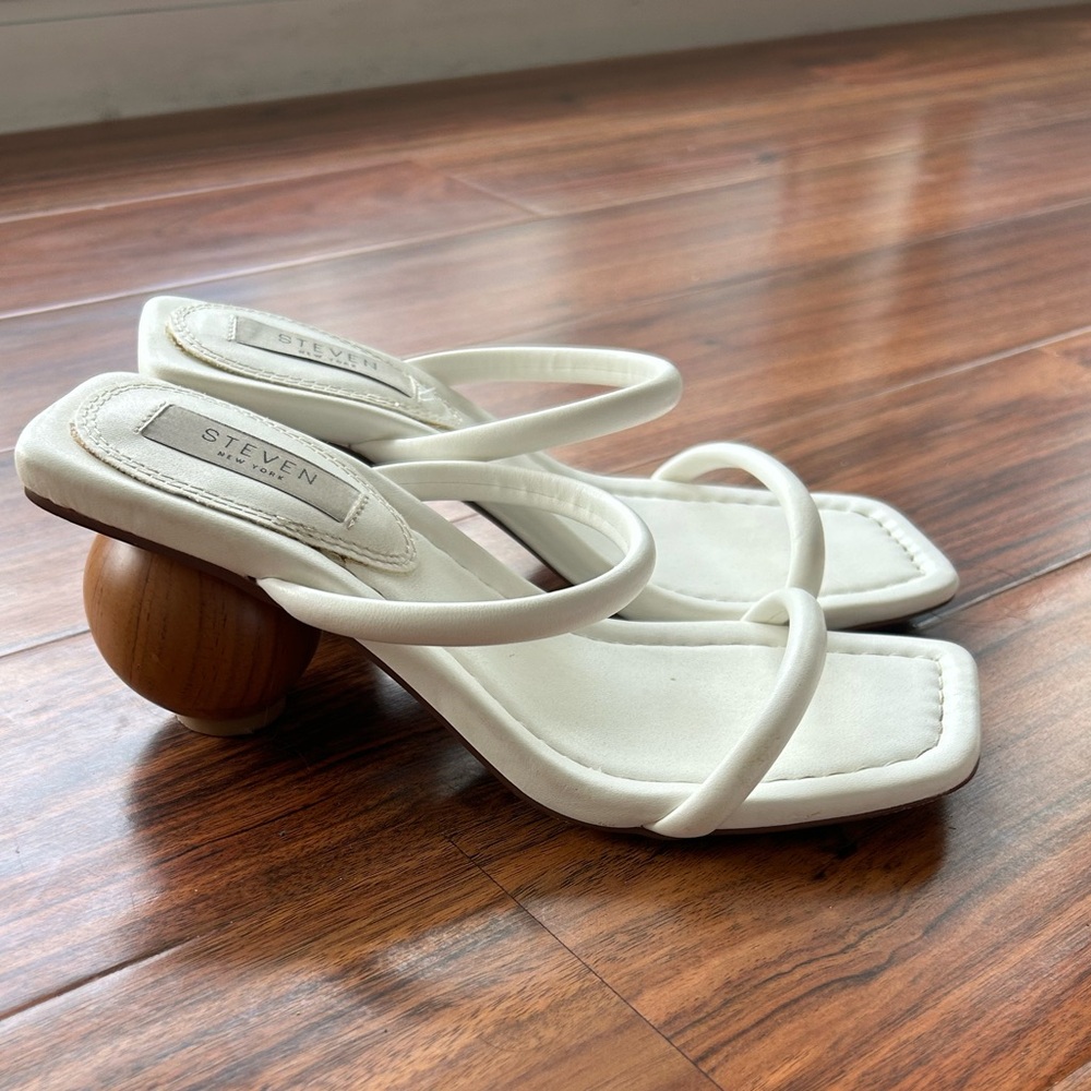Steven New York Tinsley Round Heel Sandals white Size 6.5